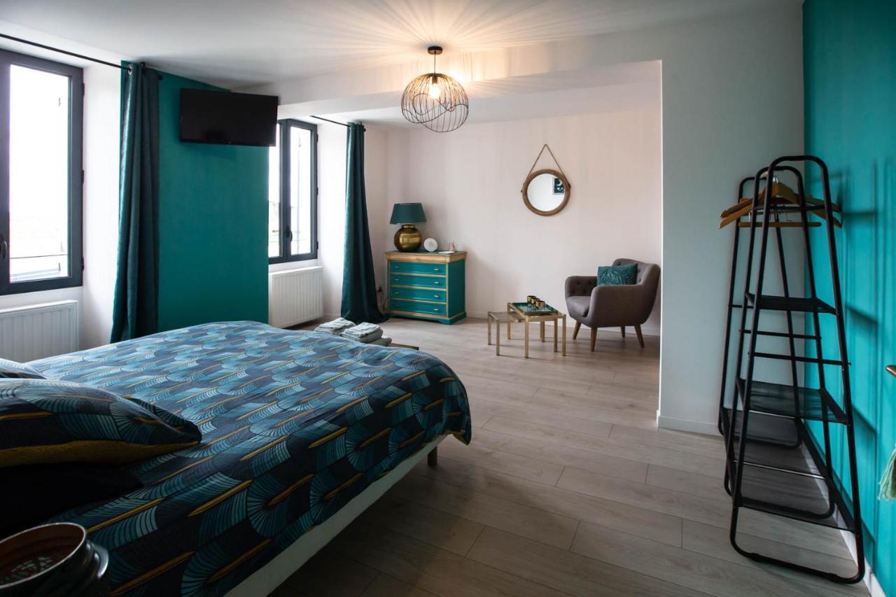 Au Bouchon Hotell Saint-Aigulin Exteriör bild