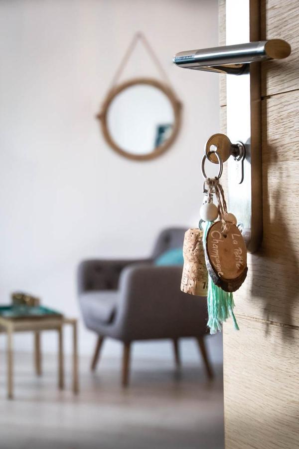 Au Bouchon Hotell Saint-Aigulin Exteriör bild