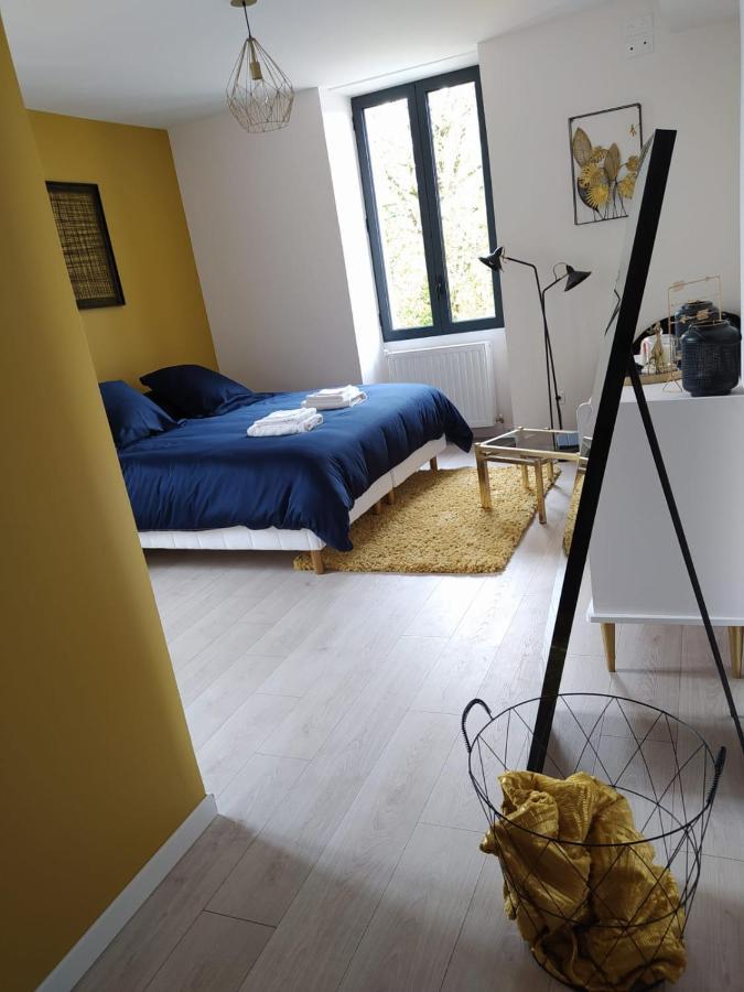 Au Bouchon Hotell Saint-Aigulin Exteriör bild