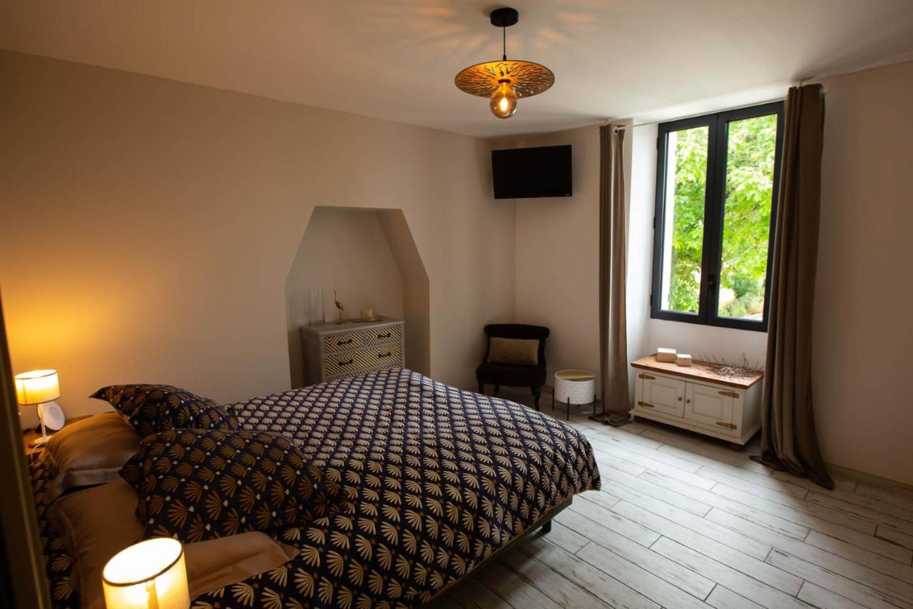 Au Bouchon Hotell Saint-Aigulin Exteriör bild
