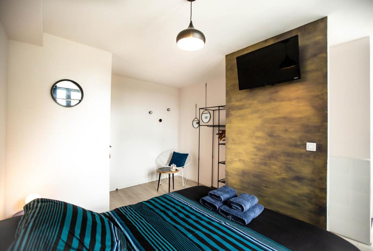 Au Bouchon Hotell Saint-Aigulin Exteriör bild