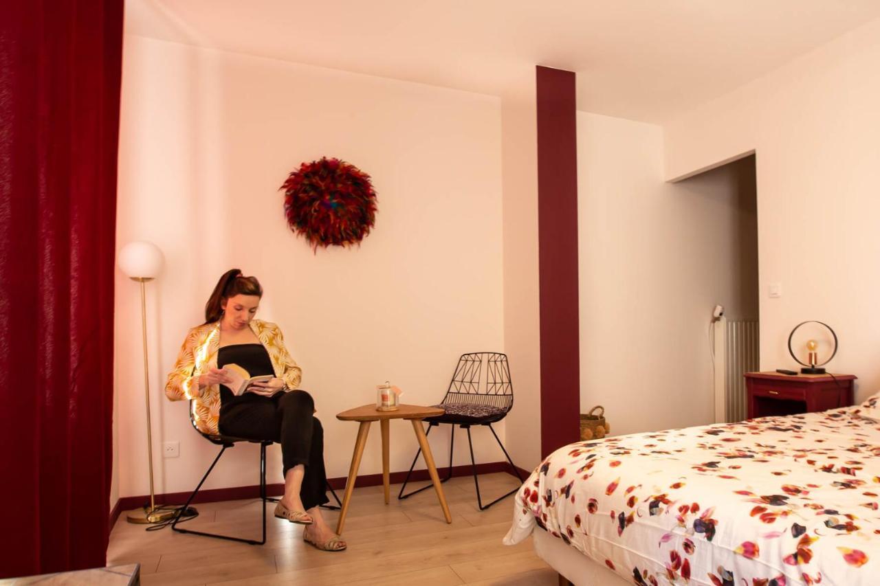 Au Bouchon Hotell Saint-Aigulin Exteriör bild