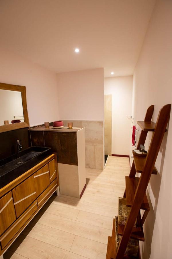 Au Bouchon Hotell Saint-Aigulin Exteriör bild