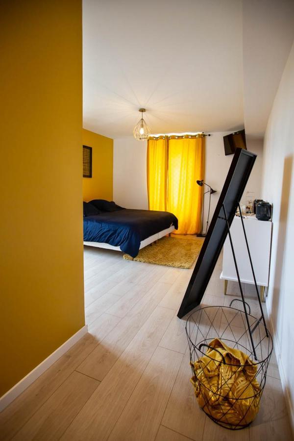 Au Bouchon Hotell Saint-Aigulin Exteriör bild