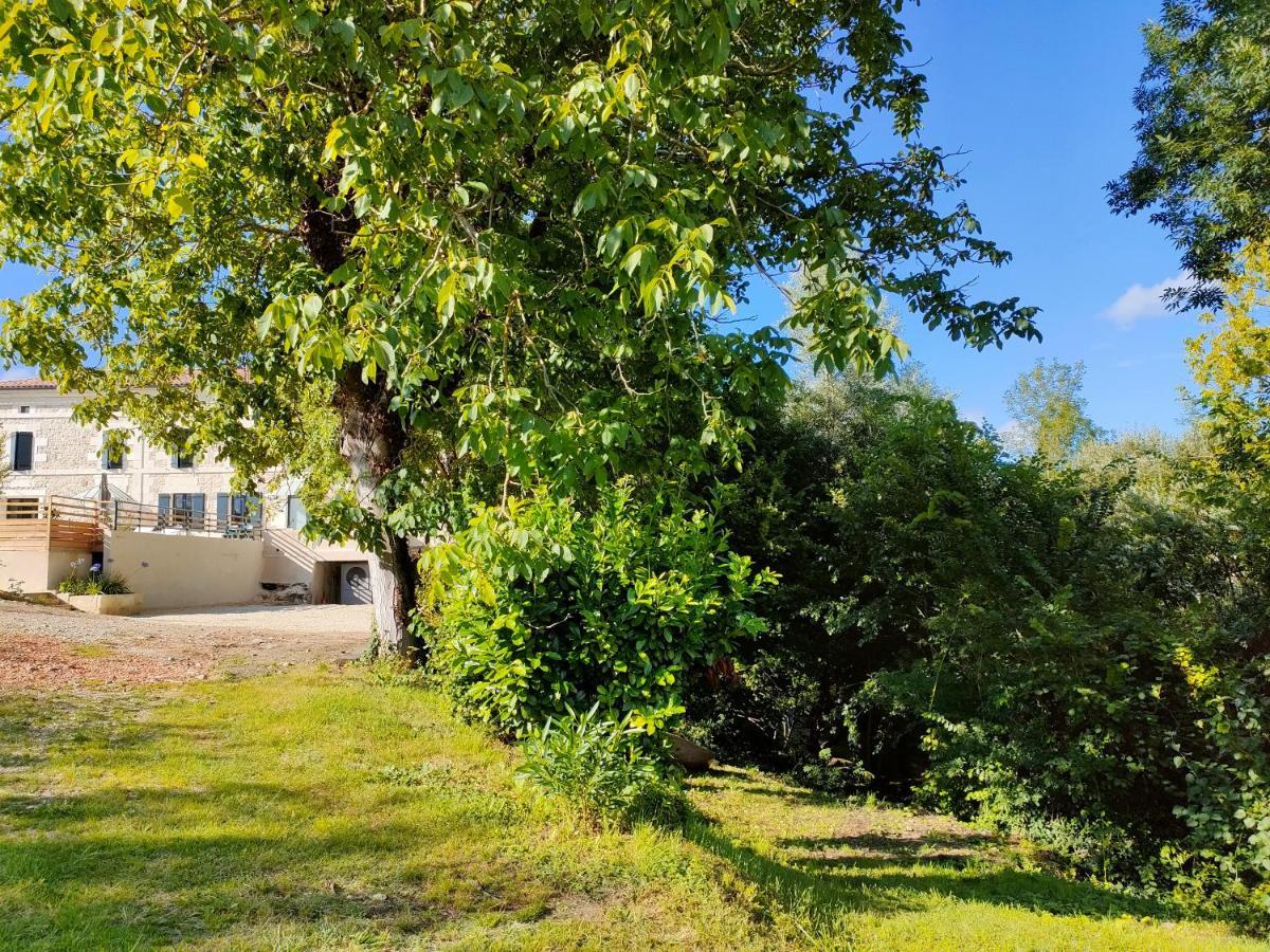 Au Bouchon Hotell Saint-Aigulin Exteriör bild