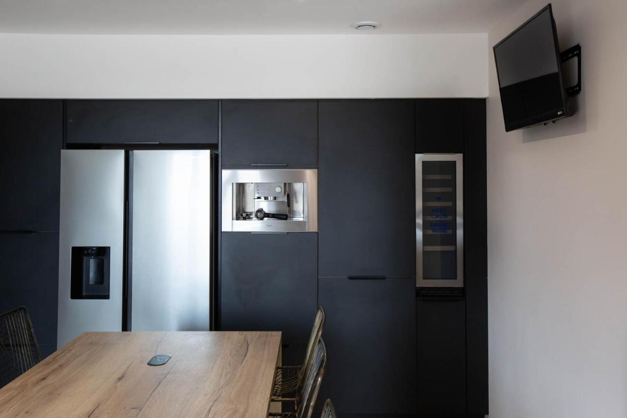 Au Bouchon Hotell Saint-Aigulin Exteriör bild
